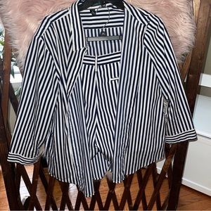 This light and airy short can be worn evenings or for lunch